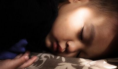 Частота пожарной тревоги слишком высока, чтобы разбудить большинство детей, особенно мальчиков, согласно исследованию.